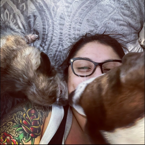 Meet your Posher, Gabi - Picture 2 of 10